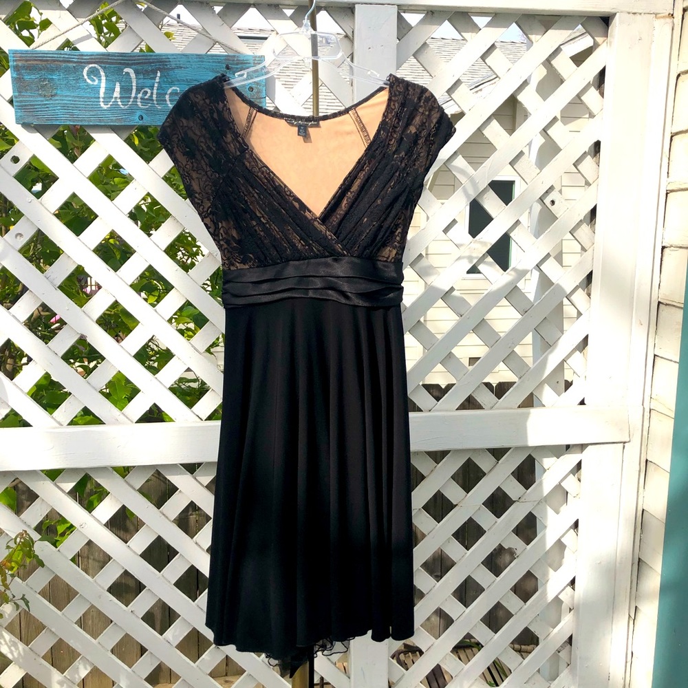 CITY TRIANGLE Dress with Lace Bodice and Flared Skirt. So Pretty and Feminine!🌺